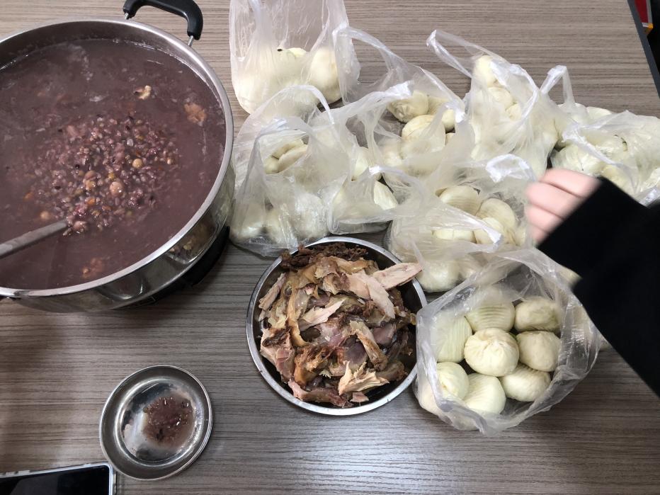 Empleados de Zemeijia celebran el Festival Laba