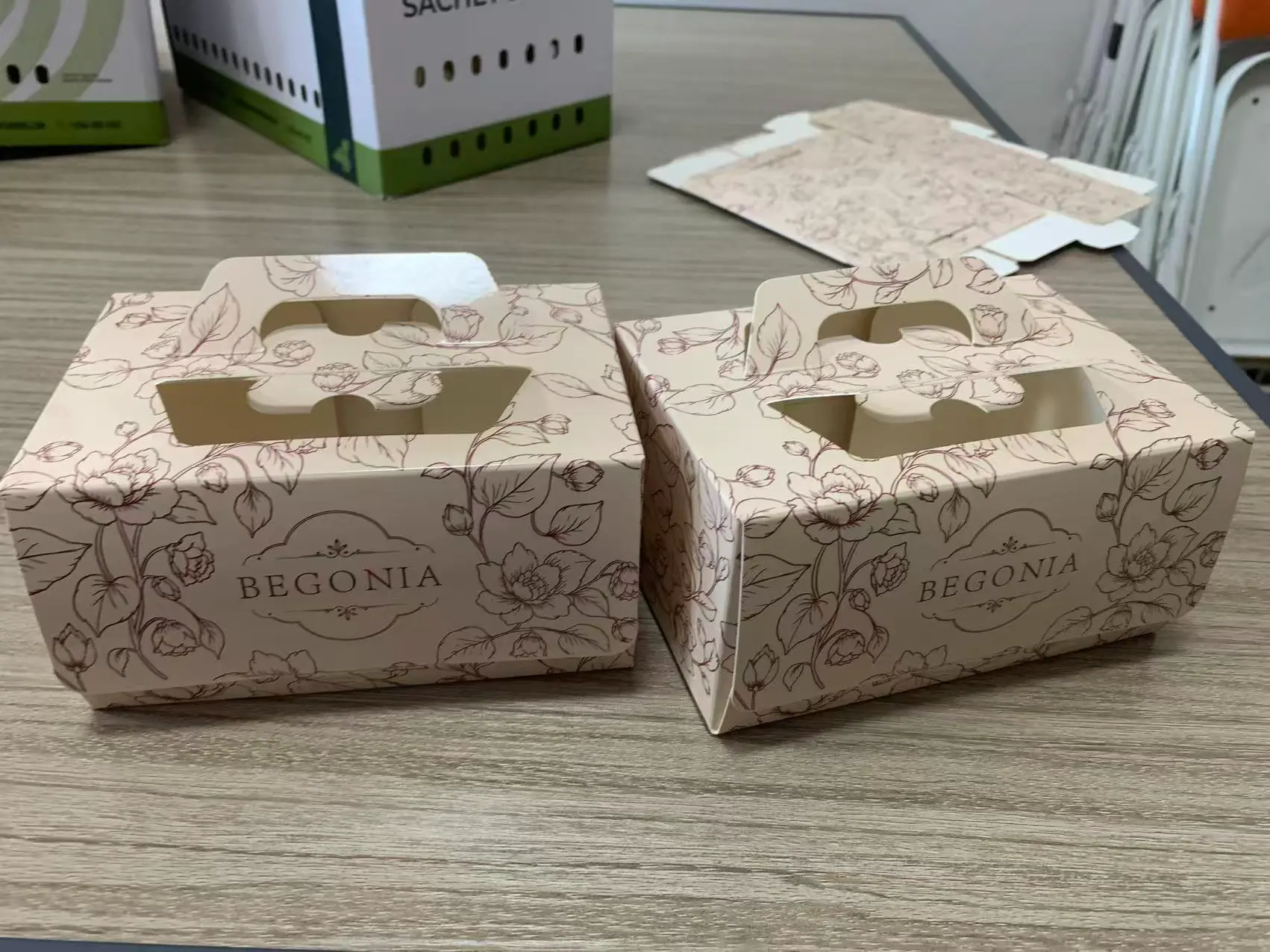 Se han entregado muestras de cajas para pasteles