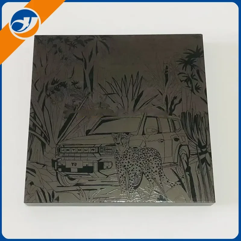 Caja de regalo negra con relieve mate